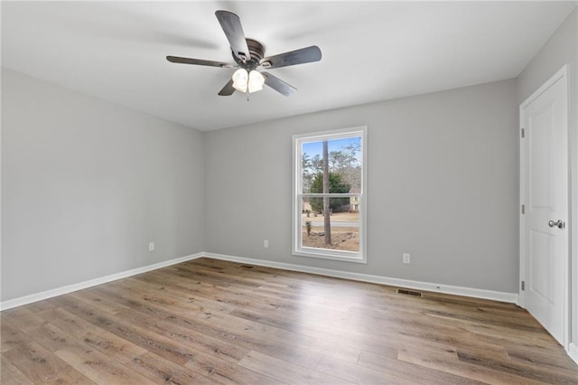 unfurnished room with wood-type flooring and ceiling fan