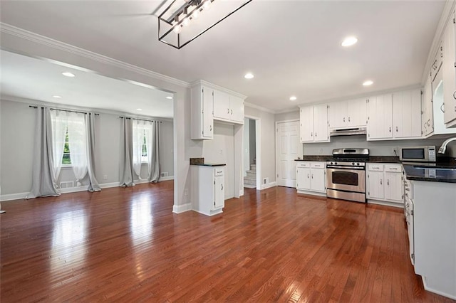 2880 Brett Cir NW, Acworth, GA 30101 - kitchen with appliances with stainless steel finishes, dark countertops, crown molding, recessed lighting, and white cabinets