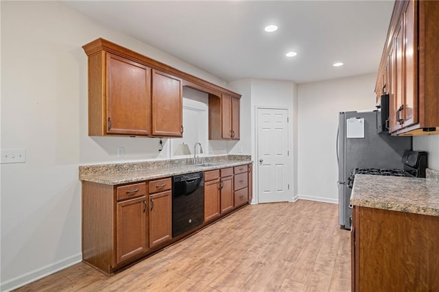 4915 Lazy Creek Ct, Cumming, GA 30028 - kitchen with black dishwasher, range, baseboards, light wood-style flooring, and recessed lighting