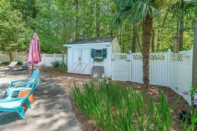 12 Blackfoot Trl, Sharpsburg, GA 30277 - view of shed featuring a fenced backyard and a gate