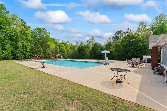 35 Huntington Way, Williamson, GA 30292 - pool featuring a yard and a patio area