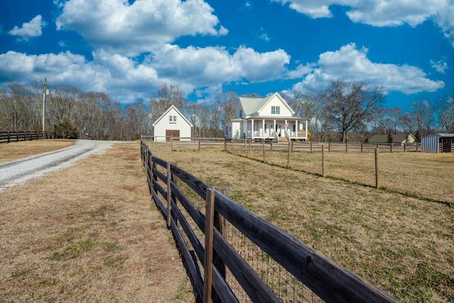 view of yard featuring a rural view