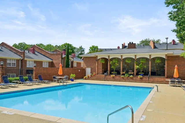 view of swimming pool featuring a patio