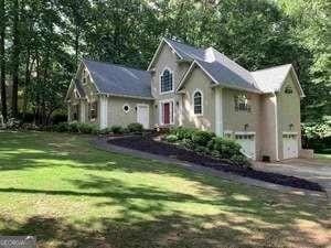 view of front of house with a garage and a front lawn