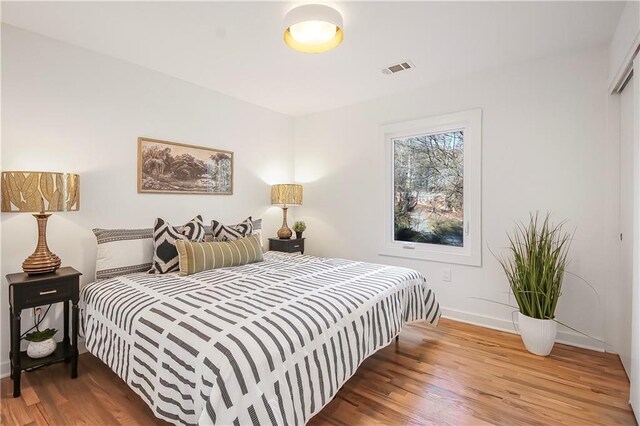 bedroom with recessed lighting, baseboards, and light wood finished floors