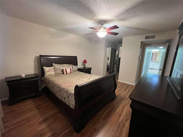 bedroom featuring a textured ceiling, ceiling fan, and dark hardwood / wood-style floors