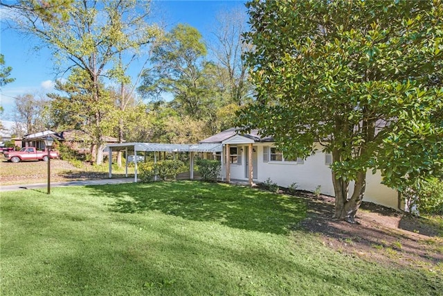 view of front of property featuring a carport and a front lawn