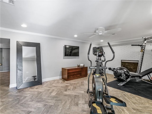 exercise area with baseboards, a ceiling fan, recessed lighting, and visible vents