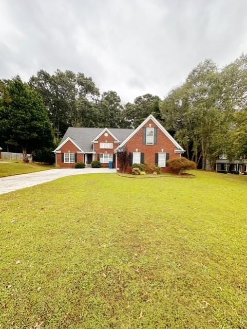 bungalow featuring a front yard