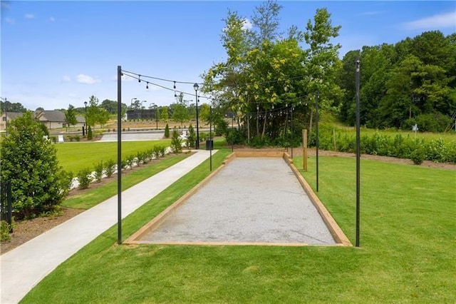 view of property's community featuring a lawn