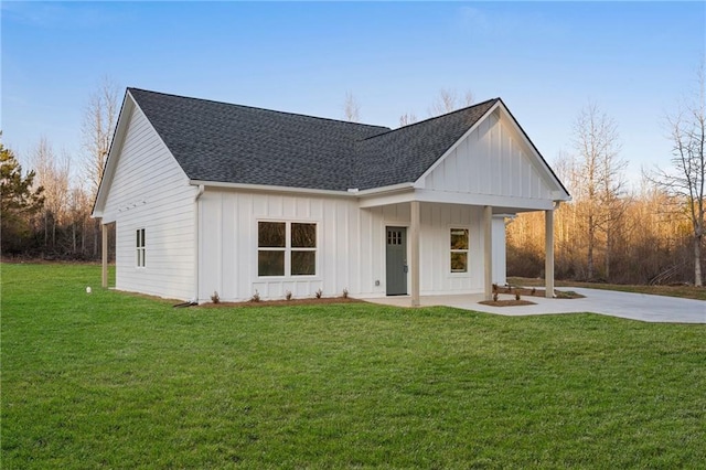 view of front of home with a front lawn and covered porch