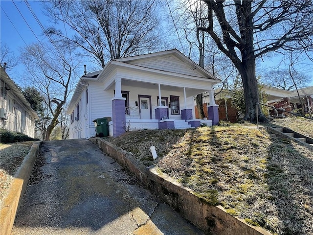 view of front facade with covered porch