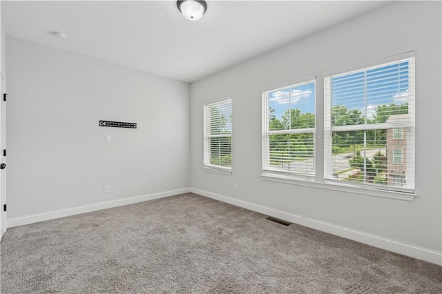 2631 Creekside Dr NW, Atlanta, GA 30318 - carpeted empty room featuring baseboards