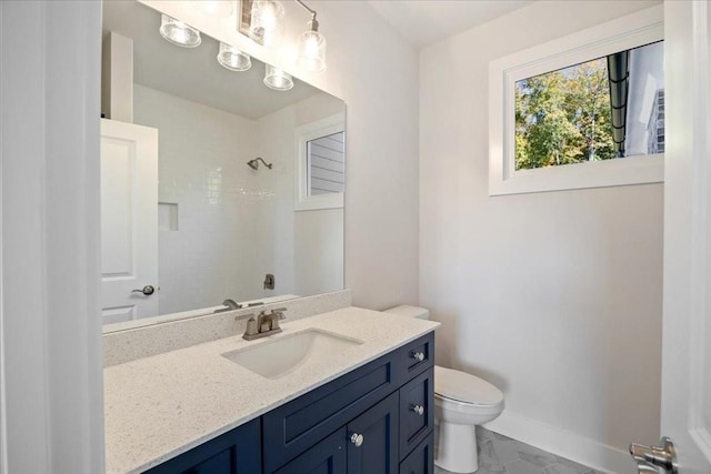 full bathroom with a shower, vanity, toilet, and baseboards