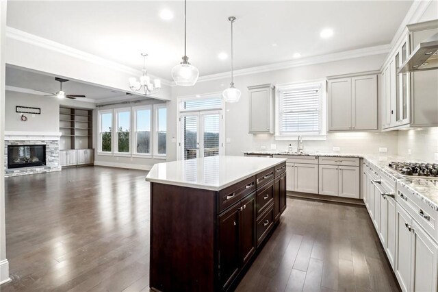 kitchen with sink, crown molding, dark wood-type flooring, and stainless steel appliances