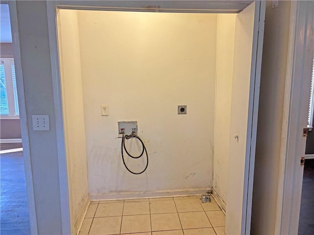 laundry room featuring light tile patterned floors, baseboards, washer hookup, and electric dryer hookup