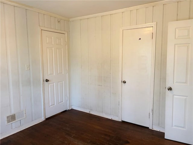 closet with visible vents