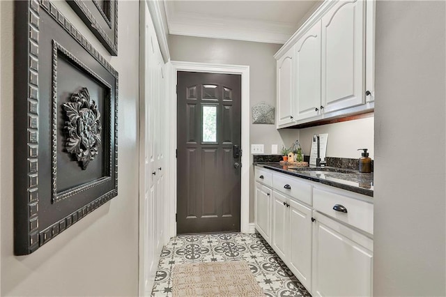 doorway with crown molding