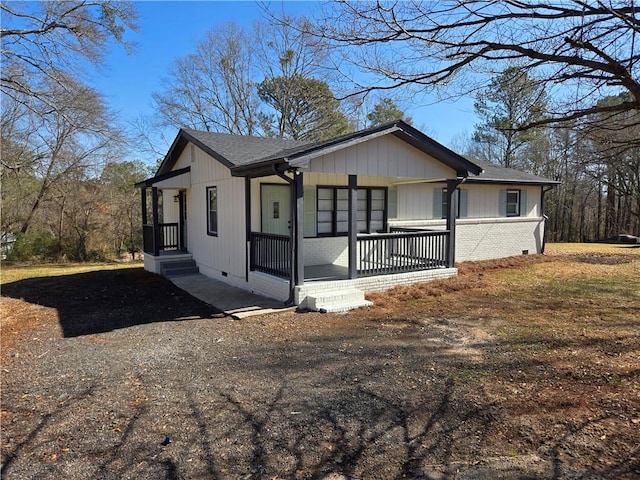 view of front facade with covered porch