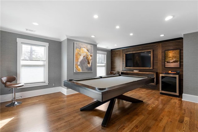 recreation room with wood finished floors, visible vents, recessed lighting, pool table, and crown molding