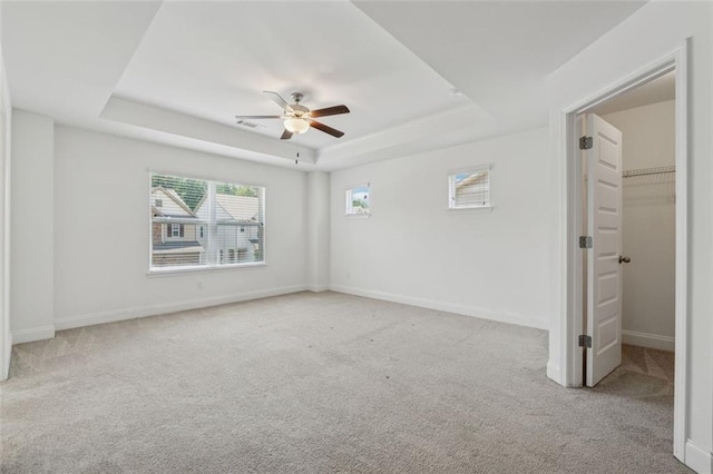 6761 Cedar Glen Rd, Peachtree Corners, GA 30360 - carpeted spare room featuring a tray ceiling and a ceiling fan
