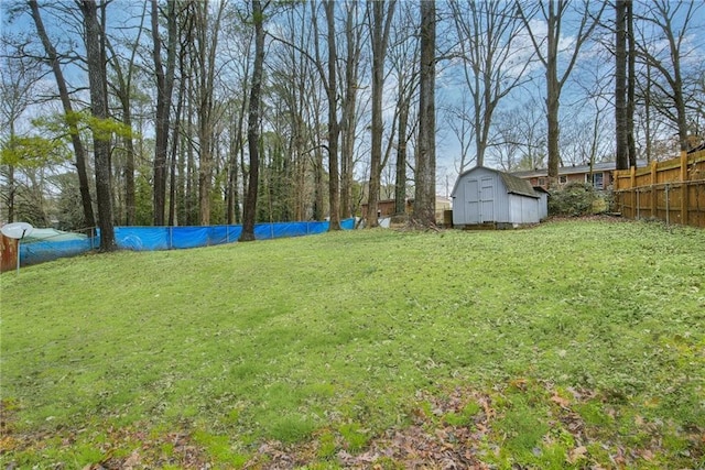 view of yard with a shed