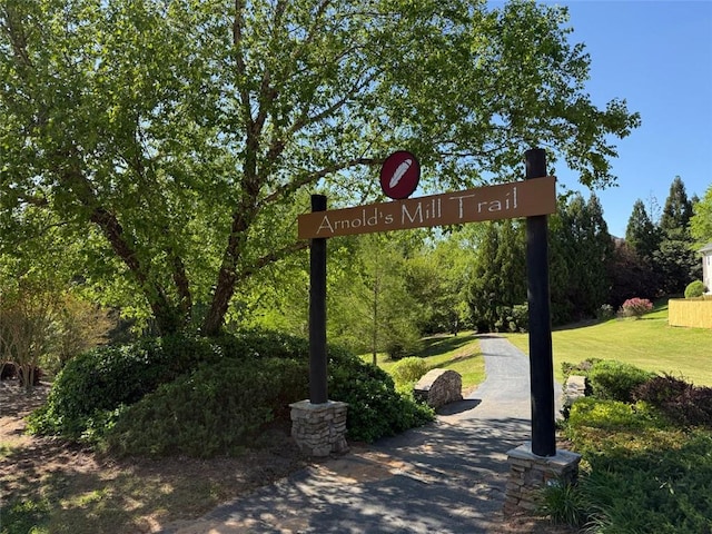 view of home's community featuring a yard