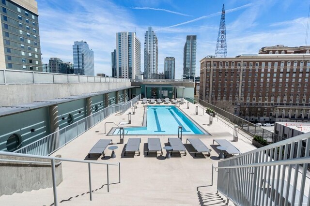 845 Spring St Unit 125, Atlanta, GA 30308 - community pool with a view of skyline and a patio