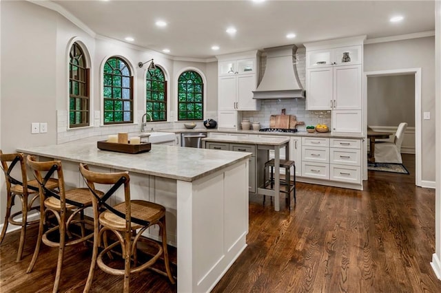 3275 Lord N Lady Ln, Alpharetta, GA 30022 - kitchen featuring custom range hood, a sink, a peninsula, a kitchen bar, and dark wood-type flooring