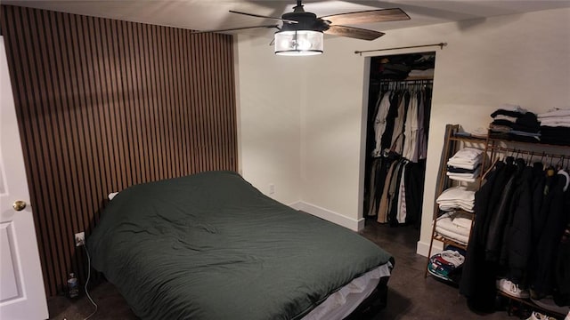 bedroom with a closet, ceiling fan, and baseboards