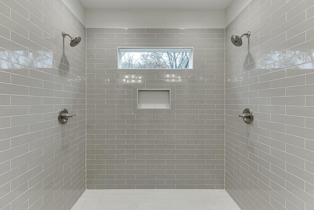 bathroom featuring a tile shower