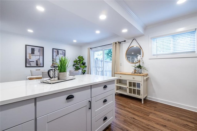 115 Biscayne Dr NW Unit F10, Atlanta, GA 30309 - kitchen featuring crown molding, dark wood-style flooring, light countertops, recessed lighting, and baseboards