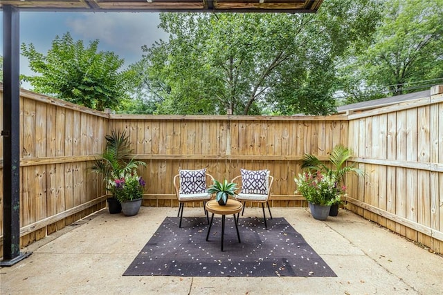 115 Biscayne Dr NW Unit F10, Atlanta, GA 30309 - fenced backyard featuring a patio area