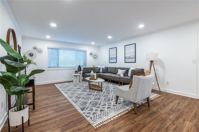 115 Biscayne Dr NW Unit F10, Atlanta, GA 30309 - living room featuring crown molding, baseboards, dark wood finished floors, and recessed lighting