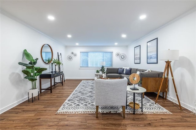 115 Biscayne Dr NW Unit F10, Atlanta, GA 30309 - living room featuring ornamental molding, baseboards, wood finished floors, and recessed lighting