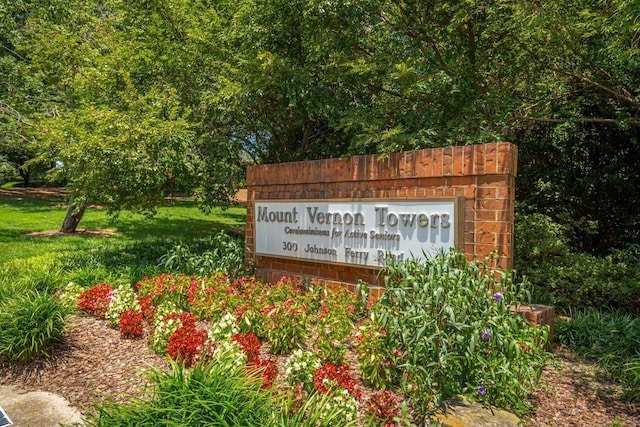 view of community / neighborhood sign