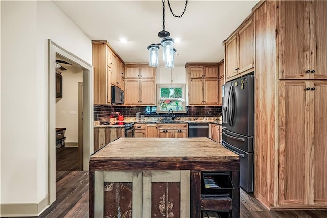 184 Bradley Rd, Jackson, GA 30233 - kitchen featuring black appliances, tasteful backsplash, a sink, dark wood finished floors, and a kitchen island