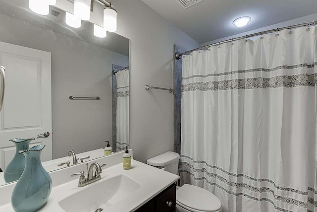 470 Wagon Hill Ln, Sugar Hill, GA 30518 - bathroom featuring toilet, vanity, and a shower with curtain