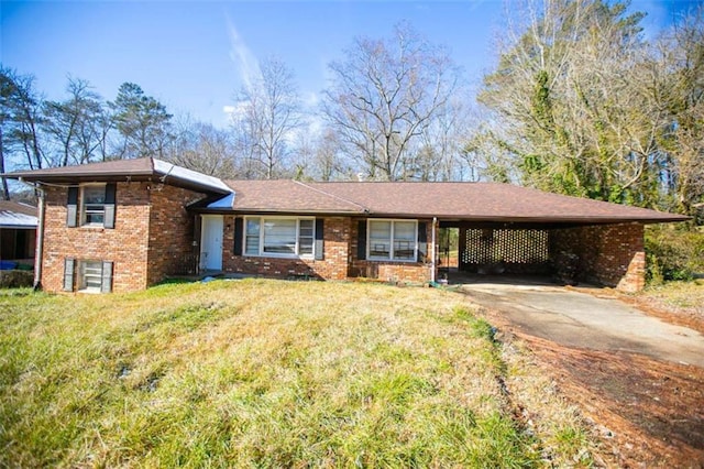 view of front of property featuring a carport and a front lawn