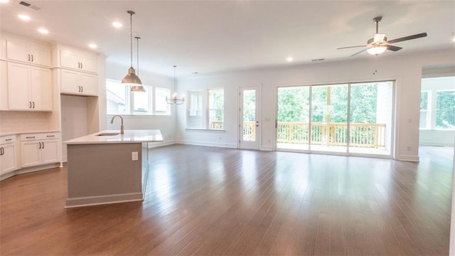 7020 Cottage Grove Dr, Flowery Branch, GA 30542 - kitchen featuring open floor plan, ceiling fan, dark wood-style floors, a kitchen island with sink, and recessed lighting