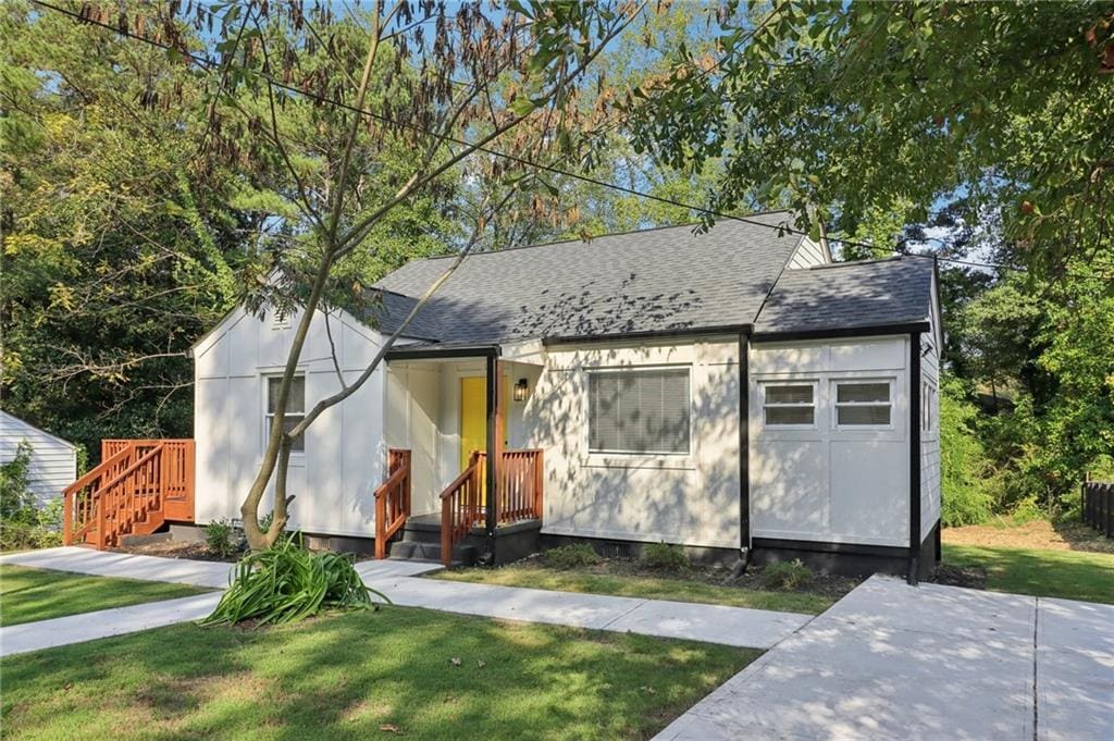 view of front of house with a garage and a front lawn