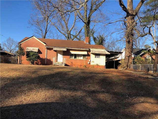 view of front of house with a front lawn