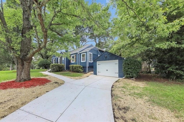 view of front of home with concrete driveway and a front lawn