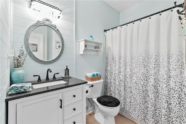full bathroom featuring vanity, curtained shower, toilet, and wood finished floors