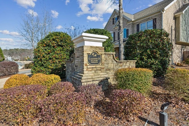 view of community / neighborhood sign