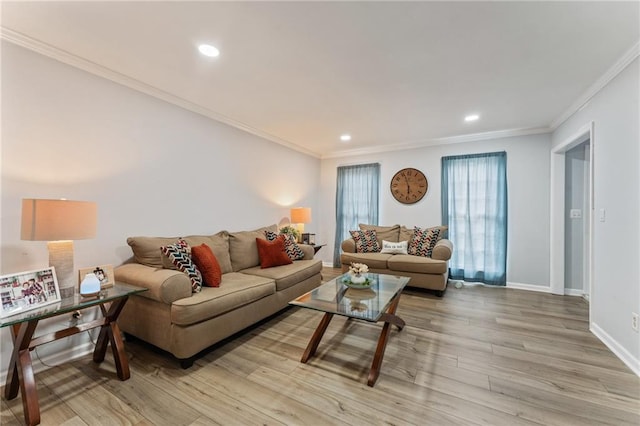 living room featuring light wood-type flooring, recessed lighting, ornamental molding, and baseboards