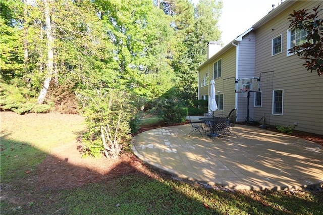 view of yard with a patio