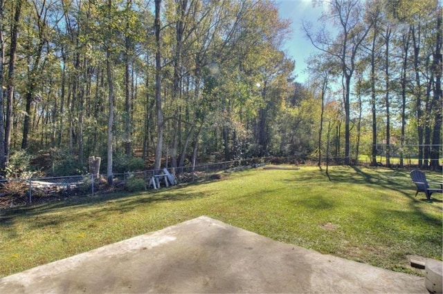 view of yard with a patio area