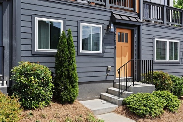 property entrance with a balcony