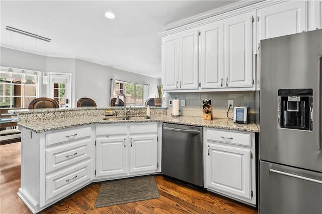 435 Ruby Forest Pkwy, Suwanee, GA 30024 - kitchen featuring appliances with stainless steel finishes, a sink, a peninsula, white cabinets, and recessed lighting